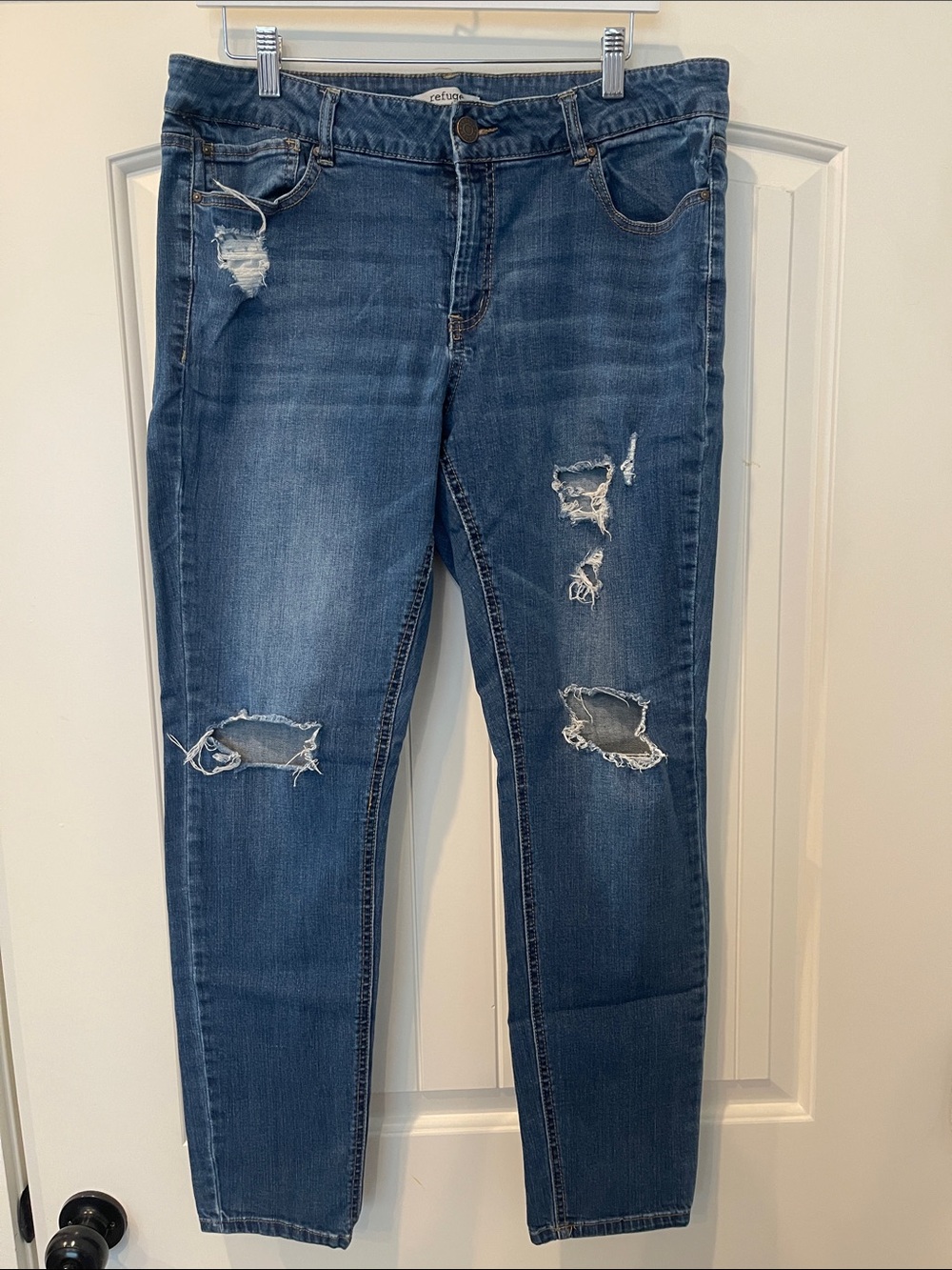 refuge Distressed Skinny Jeans in Blue Wash